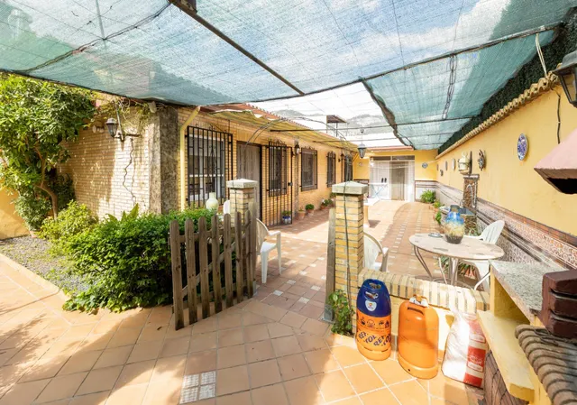 Espectacular chalet independiente con piscina en Alfacar — 10