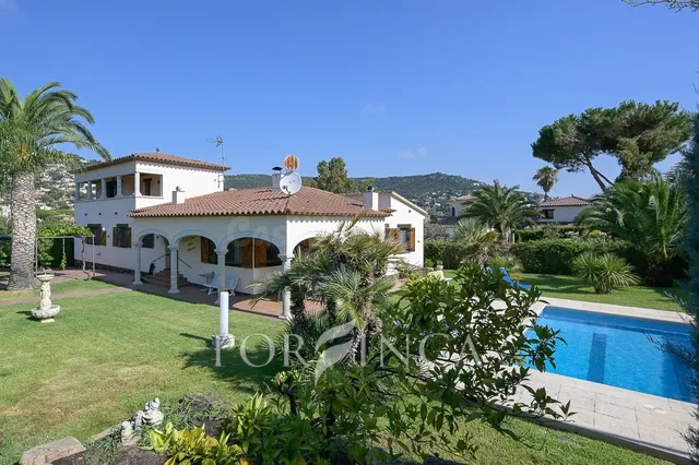 Bonita finca en zona exclusiva con mucha tranquilidad y priv