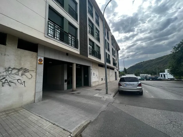 GRAN LOCAL CON POSIBILIDAD DE SEGREGAR EN 4 LOCALES — 2