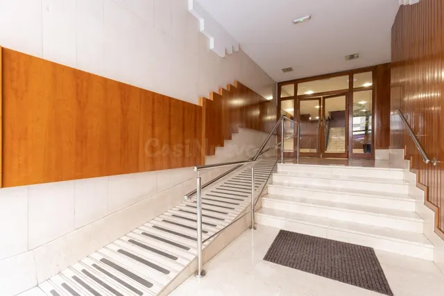 Piso en pleno centro de Granada con 2 plazas de garaje y tra - foto 2