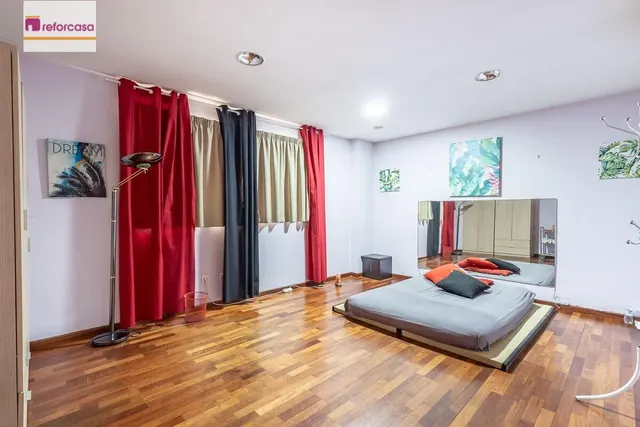 AMPLIA PLANTA BAJA JUNTO ARABIAL CON GARAJE — 12
