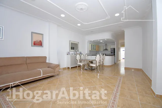 Gran patio privado y excelente ubicación en esta amplia planta baja en El Cabanyal — 18