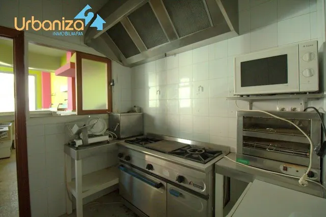 Excelente local comercial en San Roque HACIENDO ESQUINA — 5
