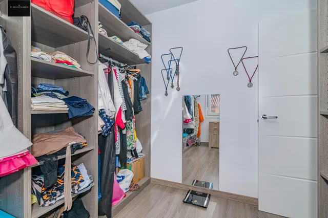 Hijar, Calle Altamira, 3 dormitorios, baño y aseo. — 28