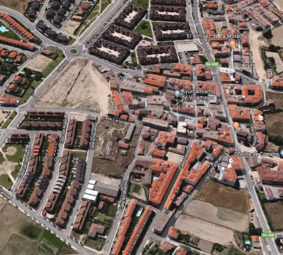 Urbis te ofrece una casa con parcela en la Urbanización Los Almendros, Villamayor, Salamanca.