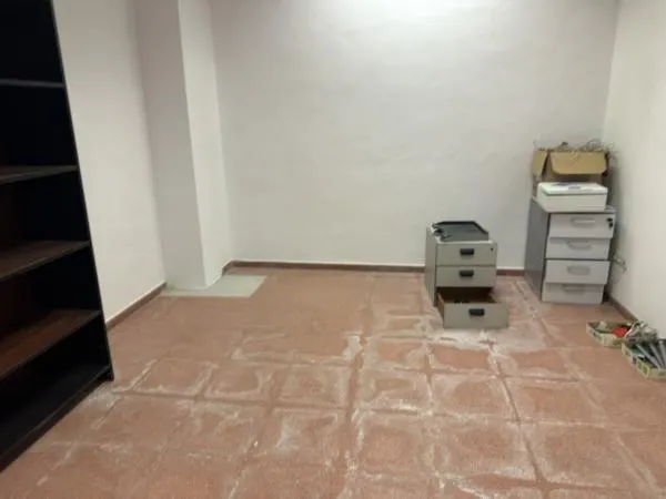 Centro de trabajo, local comercial — 17