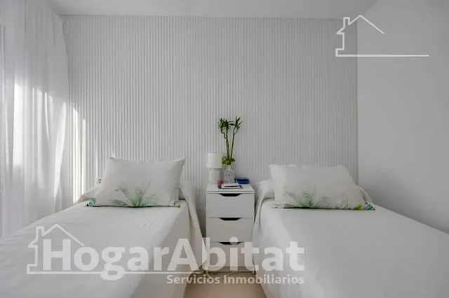 PRECIOSO ÁTICO CON DOS TERRAZAS, GARAJE Y PISCINA JUNTO AL MAR — 34