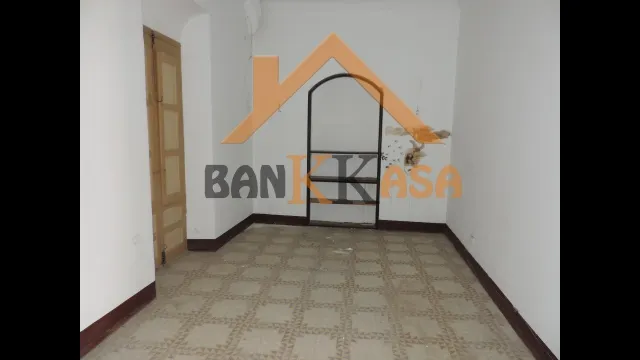 SE VENDE CASA ANTIGUA EN BERJA ZONA MERCADO DE ABASTOS — 24