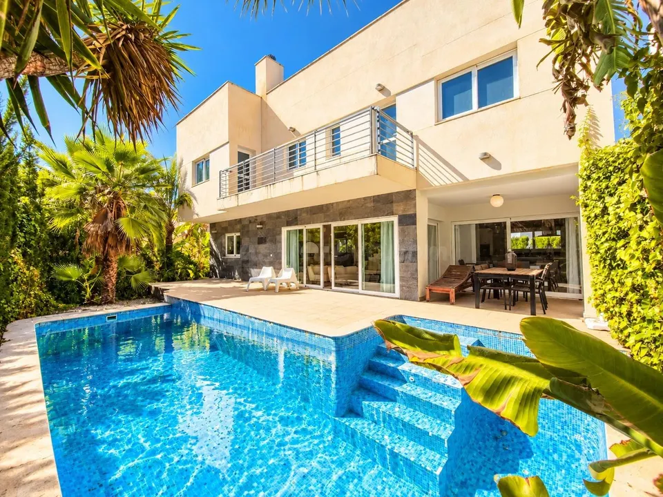 ESPECTACULAR VILLA MODERNA JUNTO A LA PLAYA DE ALBIR – ALFAZ DEL PI