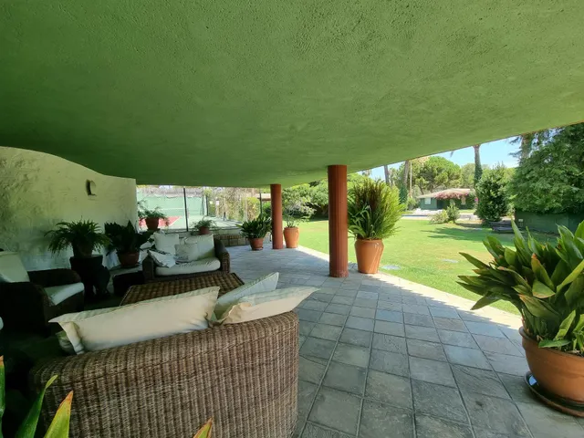 Chalet con patio, piscina, jardin, tenis, porche ,bodega  y garage — 24