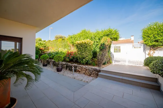 Exclusiva casa de lujo con piscina privada en un entorno tranquilo y selecto — 7
