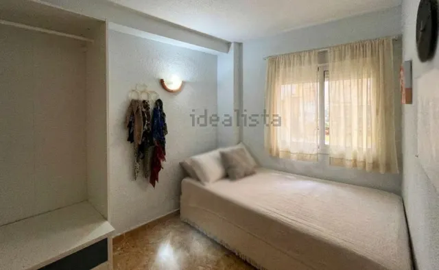 Piso esquinero de 80 m2 con balcón en el centro de Benidorm — 6