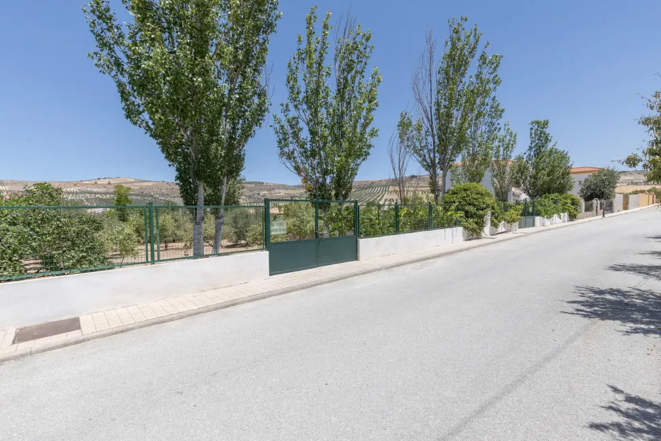 Terreno urbano en la aldea de los Bermejales, termino de Arenas del Rey