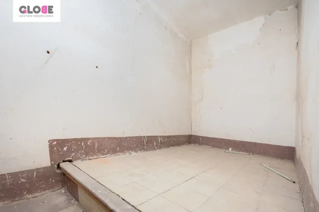 A LA VENTA EDIFICIO EN PLAZA BIB-RAMBLA — 33