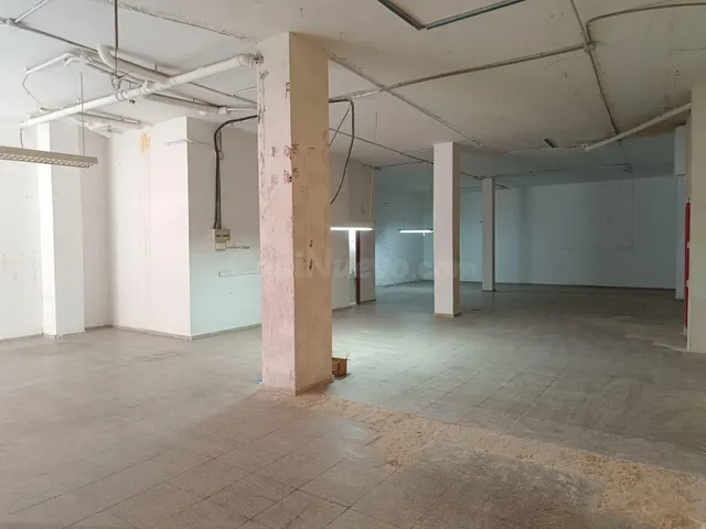 ALQUILER DE LOCAL COMERCIAL DE 181 M2 PETRER ZONA POLIDEPORT - foto 2