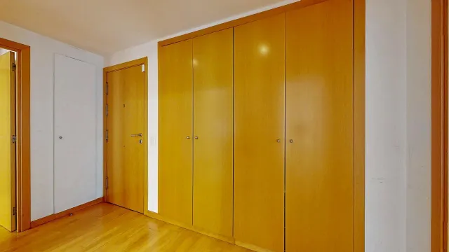 Poblenou: luz natural, dos amplias habitaciones y parking y trastero incluidos en el precio. — 17