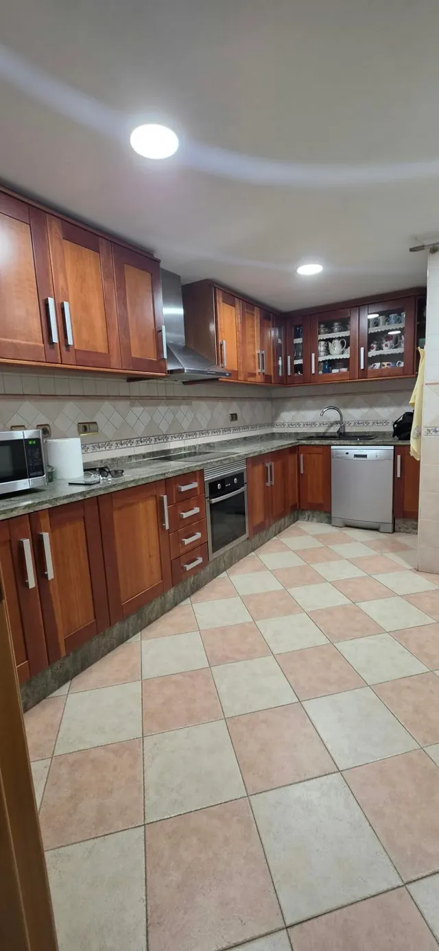 PISO A LA VENTA AMPLIO, LUMINOSO Y CON PLAZA DE GARAGE — 38