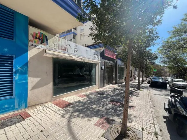 EN VENTA LOCAL COMERCIAL EN PLENO CENTRO DE ESTEPONA. - foto 4