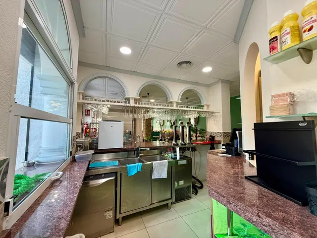 Local comercial 101m² en venta - Los secanos — 45