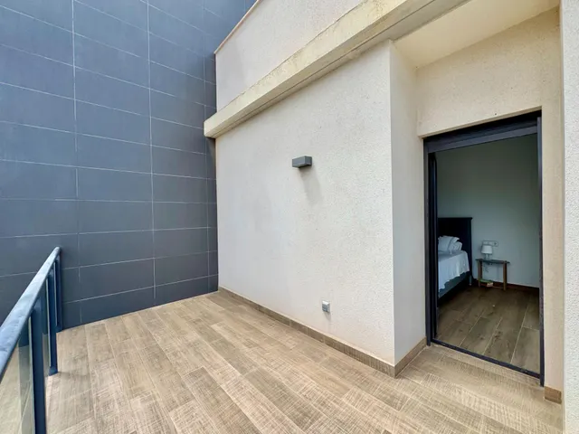 elegante villa con vistas parciales al mar. — 12