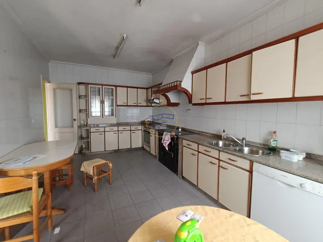 Casa con amplias vistas a la ría de Vigo ubicado en la zona alta de Teis — 16
