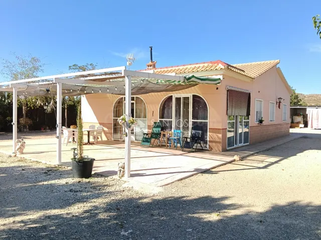 SE VENDE CHALET EN BUEN ESTADO EN ASPE ZONA CARRETERA DE LA