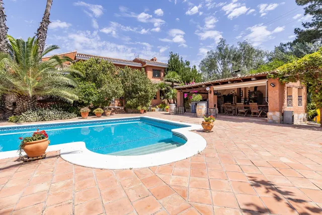 CHALET EN LOS DOLORES — 3