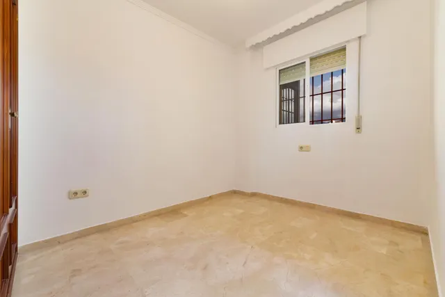 Ático con 100 m2 de espacio exterior, vistas panorámicas y garaje en el centro de Fuengirola – 375.000 € — 38