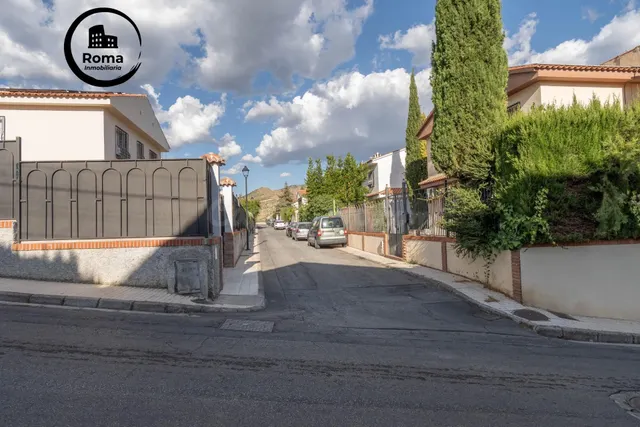 CHALET CON PISCINA Y JARDÍN A SOLO 10 MINUTOS DE GRANADA — 5