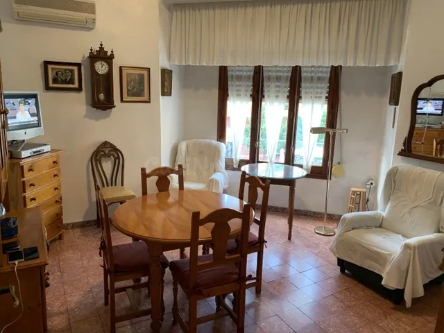 Casa chaflán con muchas posibilidades en venta en Carcaixent - foto 3