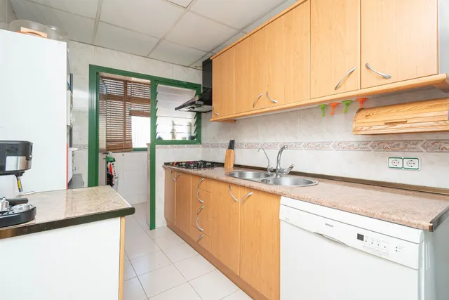Piso luminoso con 4 habitaciones y 2 baños — 6