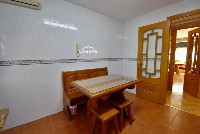 ZONA CENTRO-  Piso de 3 dormitorios y terraza. Ascensor. — 18