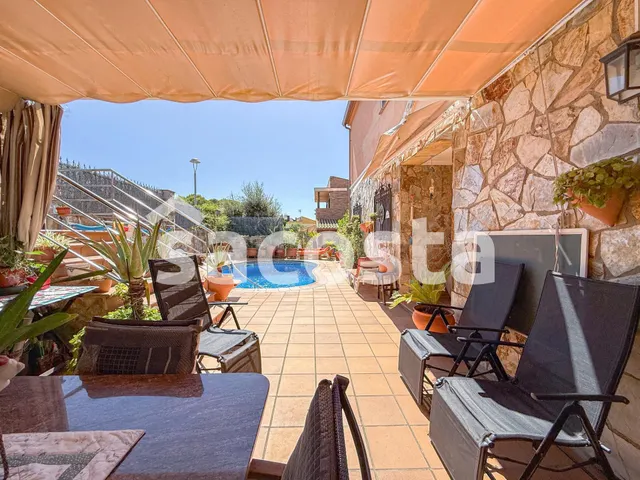 Exclusiva casa con piscina en Mas Borinot, Blanes - foto 2
