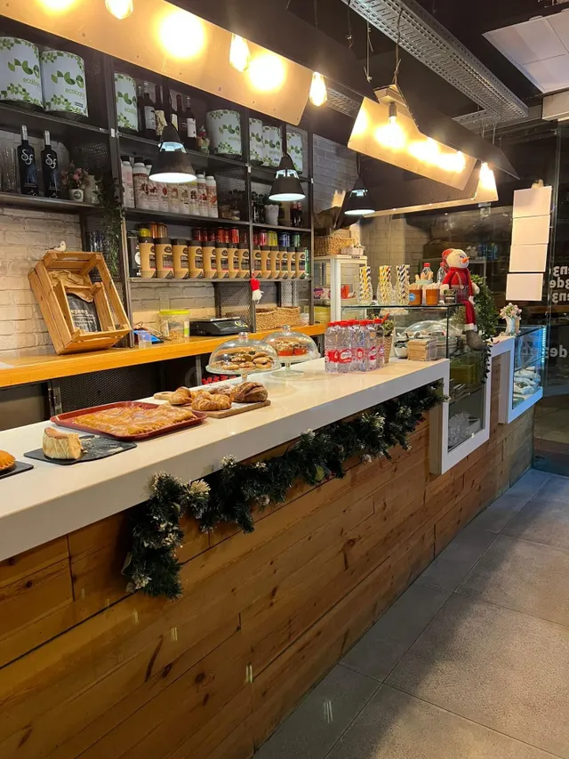 SE VENDE CAFETERÍA/CONFITERÍA EN LA FLOTA - foto 4