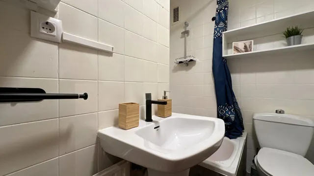 Exclusiva vivienda de 4 dormitorios con amplia plaza de garaje en pleno centro de Zaragoza — 31