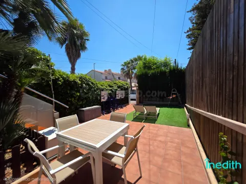 Bonita casa adosada en urbanización privada Vallpineda a dos minutos de Sitges