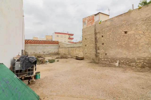 AMPLIO TERRENO URBANO EN SAN BARTOLOMÉ (ORIHUELA). — 5