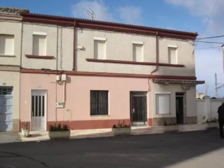SE VENDE CASA EN PALANQUINOS, IDEAL PENSIÓN.