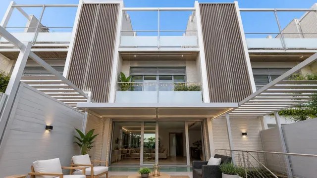 Agencia Inmobiliaria Barcelona. Casa adosada en Premia de Da - foto 3
