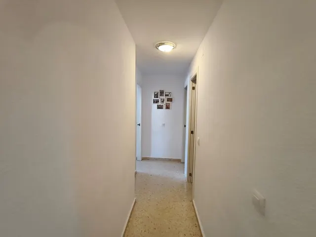 ¡Ideal para familias! Piso de 3 dormitorios con terraza, piscina y jardines en Torremolinos — 30