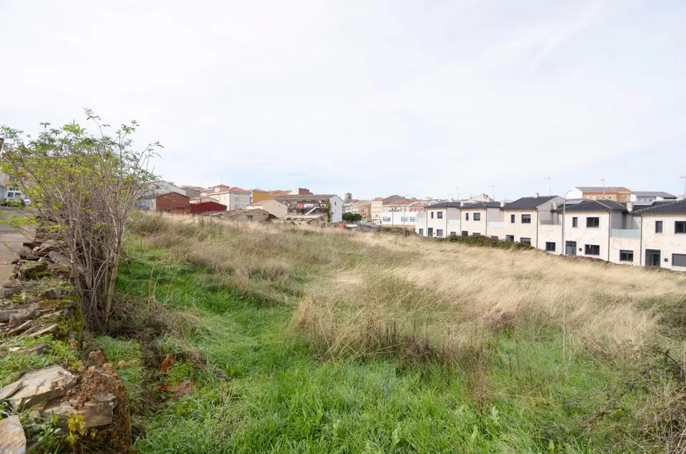 Urbis te ofrece una parcela urbana en venta en el centro de Guijuelo