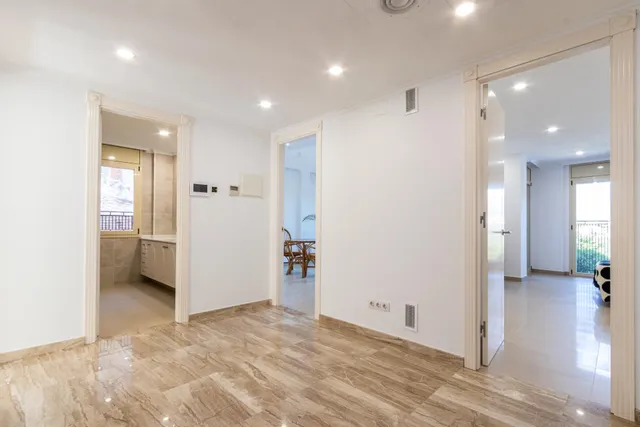 PRECIOSA CASA DE LUXE A LA ZONA DE L'ESGLÉSIA — 28
