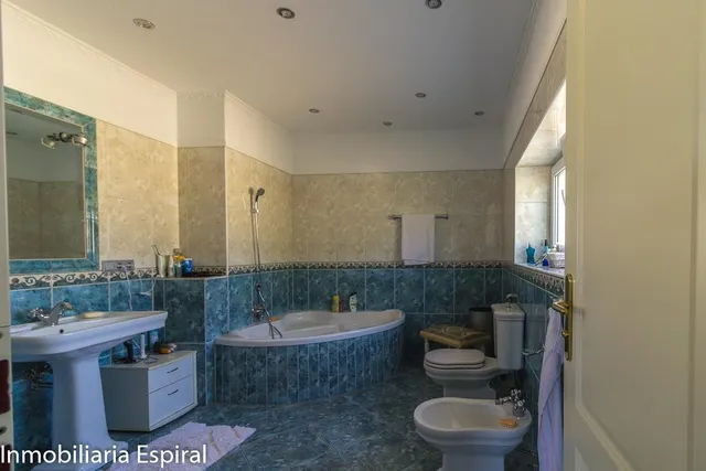 Impresionante Chalet en Abegondo con Vistas al Valle . — 31