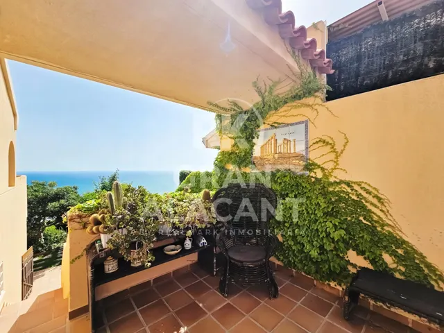 CASA EN PRIMERA LÍNEA CON VISTAS FRONTALES AL MAR - foto 2