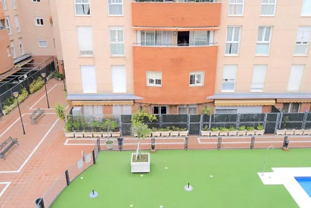 Piso con piscina, terraza y garaje en Cardenal Ilundain. Tas - foto 4