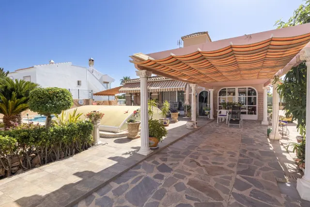 Villa 4 habitaciones 180m² en venta - Lomas de Cabo Roig - foto 2