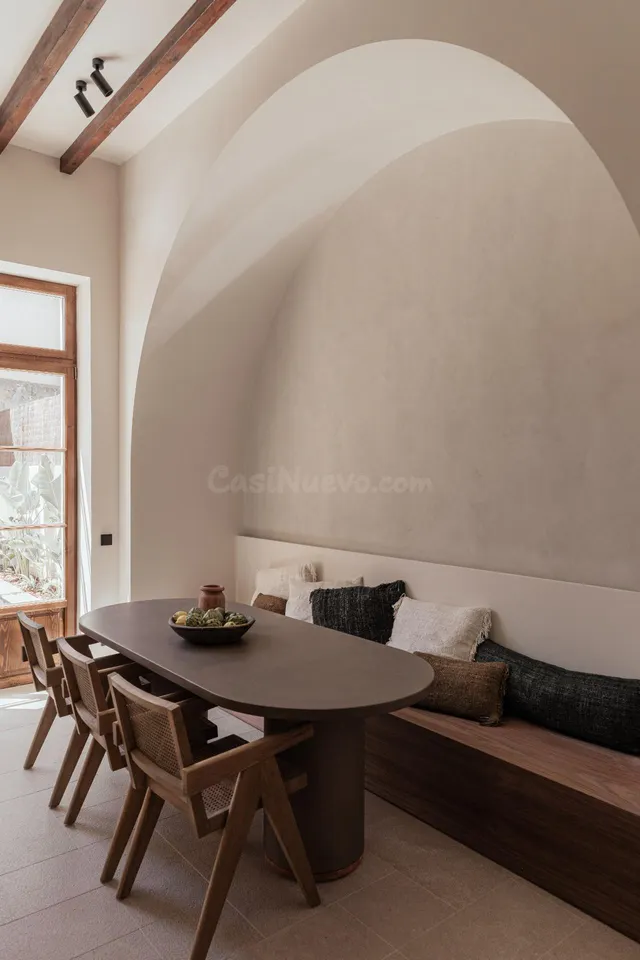 Un Elegante Refugio de Pueblo con Piscina en el Corazón de B - foto 4
