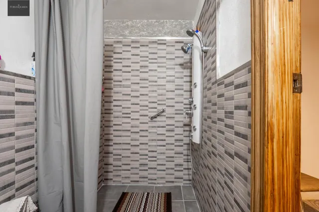 EXCLUSIVA VIVIENDA CON PISCINA PRIVADA EN URBANIZACIÓN "EL TORREÓN" EN ALBOLOTE. — 35