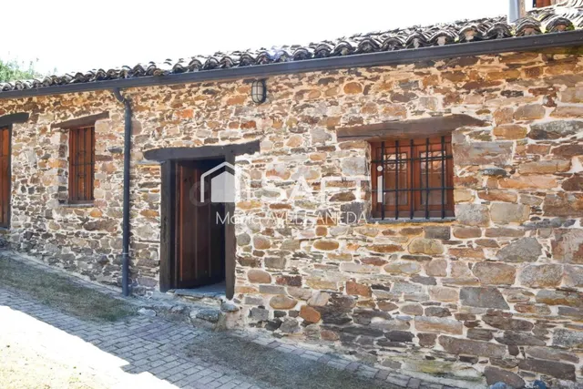 FABULOSA CASA DE PIEDRA TOTALMENTE REFORMADA — 45