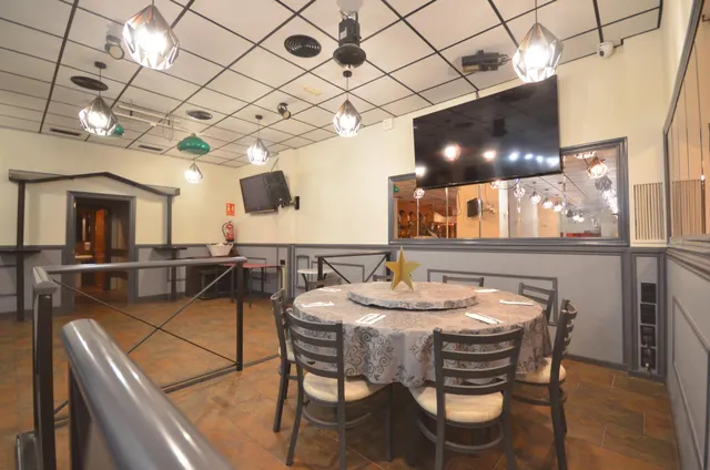 Negocio de restaurante-bar en funcionamiento en local esquinero de 402 m2 — 49